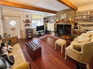 Lounge- click for photo gallery